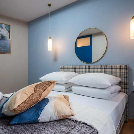 Lights Mostowa 6 Krakkó